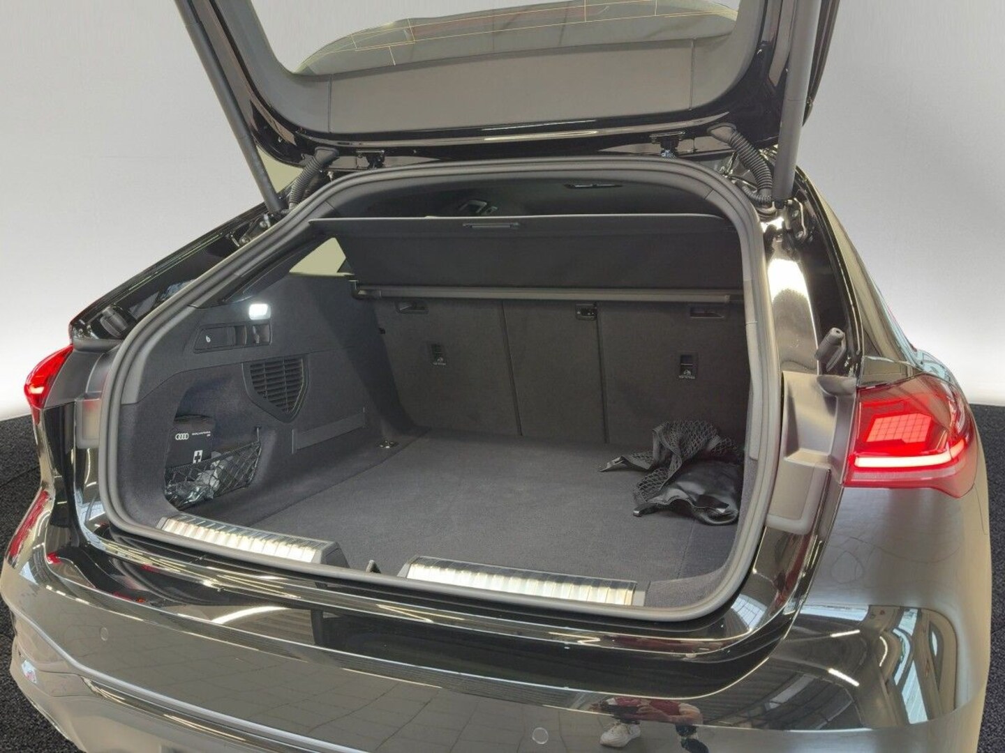 Bild über Audi A5 Avant TDI quattro 150 kW S tronic - für weitere Informationen kontaktieren Sie den Audi Partner