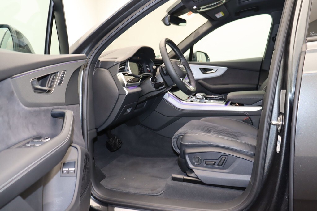 Image about Audi Q7 SUV TFSI e S line 55 TFSI e quattro tiptronic