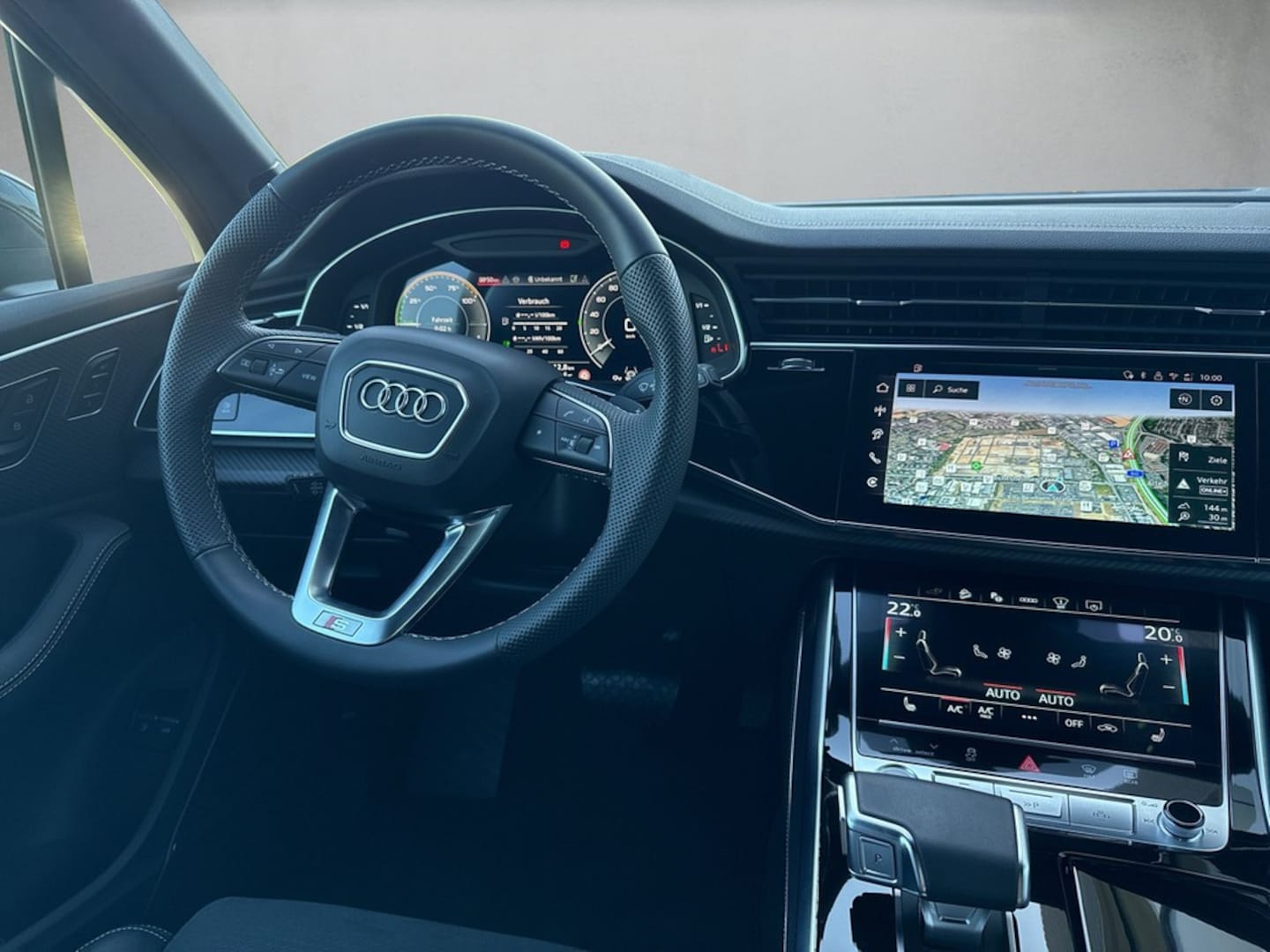 Bild über Audi Q7 SUV TFSI e S line business TFSI e quattro 290 kW tiptronic - für weitere Informationen kontaktieren Sie den Audi Partner
