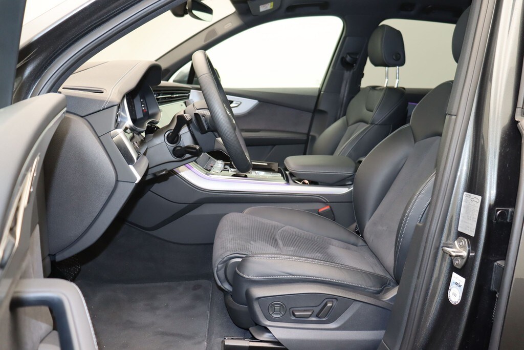 Image about Audi Q7 SUV TFSI e S line 55 TFSI e quattro tiptronic