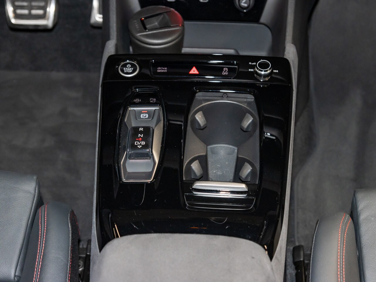 Image about Audi Q6 SUV e-tron e-tron quattro