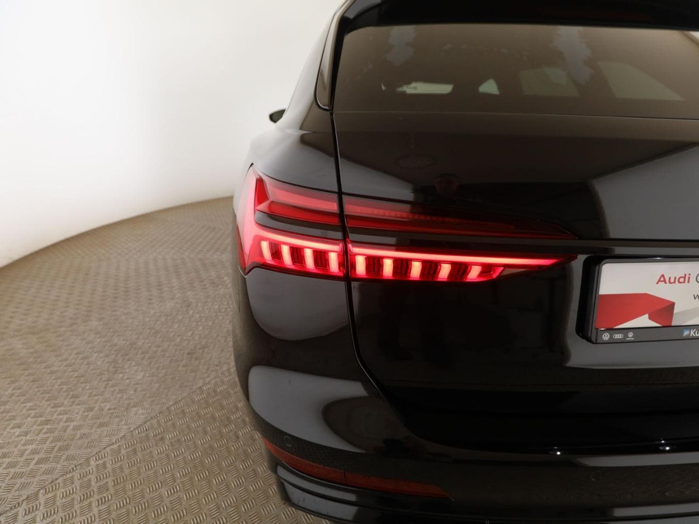 Bild über Audi S6 Avant TDI quattro tiptronic - für weitere Informationen kontaktieren Sie den Audi Partner