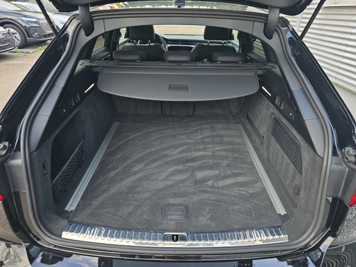 Bild über Audi S6 Avant TDI quattro tiptronic - für weitere Informationen kontaktieren Sie den Audi Partner