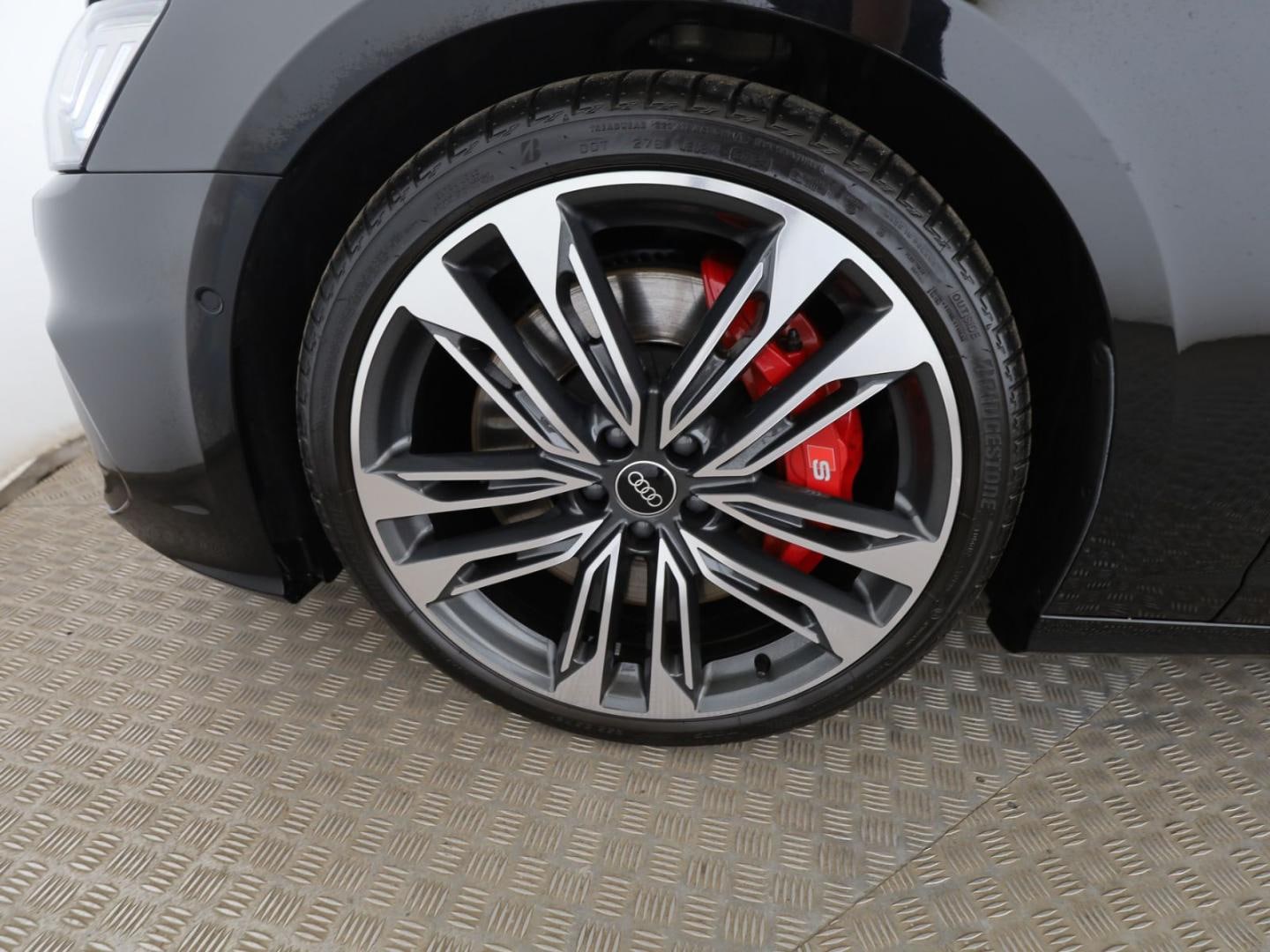 Bild über Audi S6 Avant TDI quattro tiptronic - für weitere Informationen kontaktieren Sie den Audi Partner