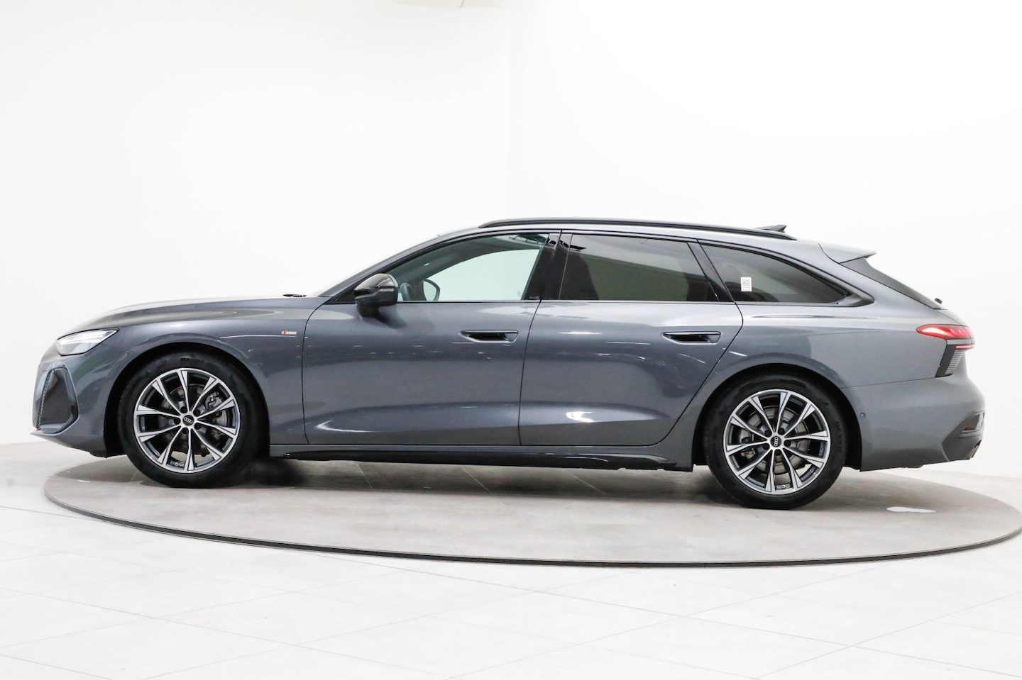 Bild über Audi A6 Avant TDI 150 kW S tronic - für weitere Informationen kontaktieren Sie den Audi Partner
