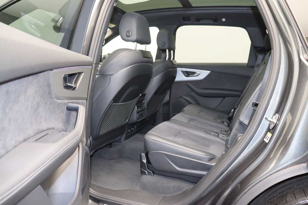 Image about Audi Q7 SUV TFSI e S line 55 TFSI e quattro tiptronic