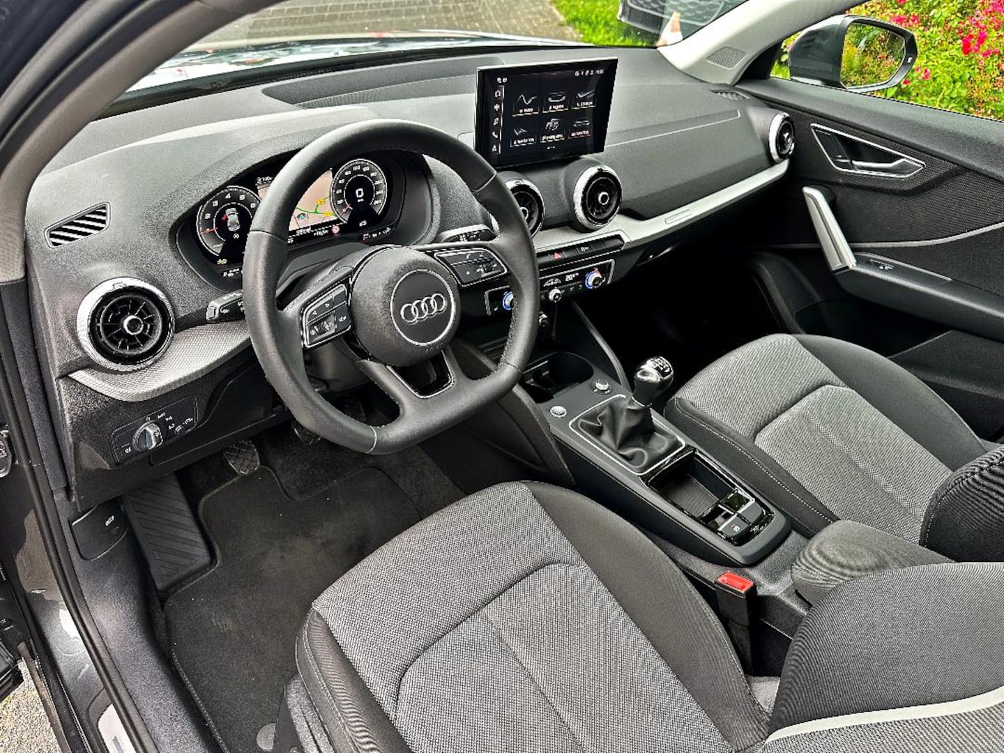 Bild über Audi Q2 S line 30 TFSI Schaltgetriebe - für weitere Informationen kontaktieren Sie den Audi Partner