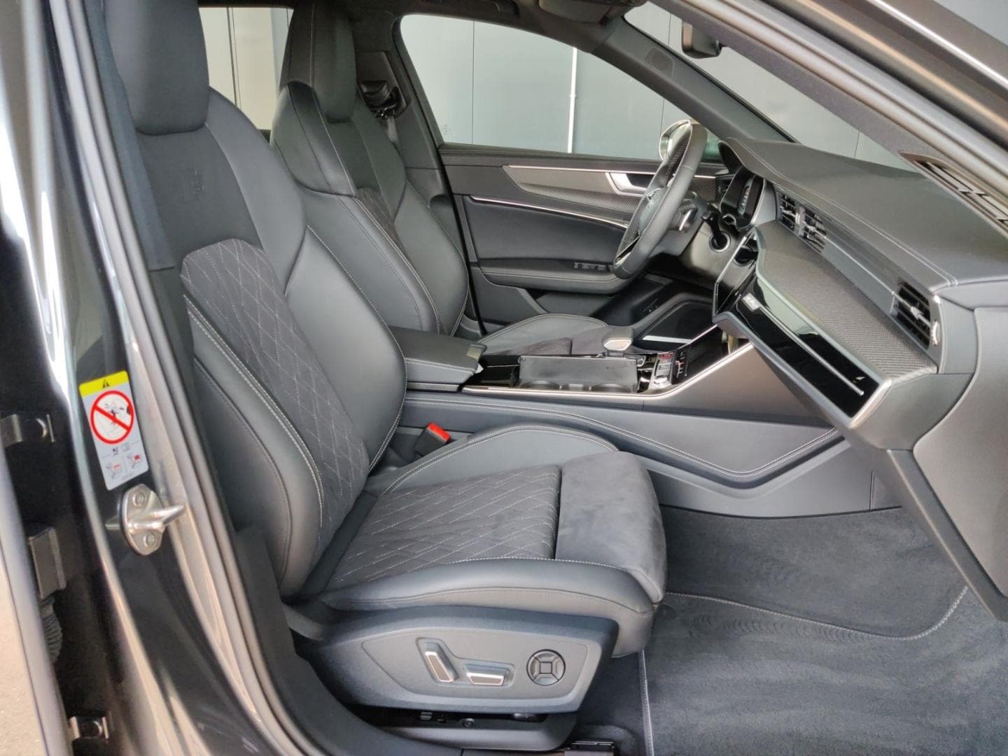 Bild über Audi S6 Avant TDI quattro tiptronic - für weitere Informationen kontaktieren Sie den Audi Partner