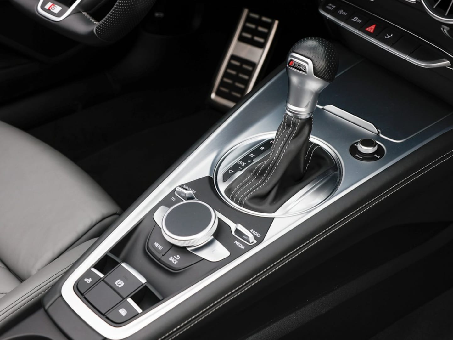 Bild über Audi TT Roadster 45 TFSI quattro S tronic - für weitere Informationen kontaktieren Sie den Audi Partner