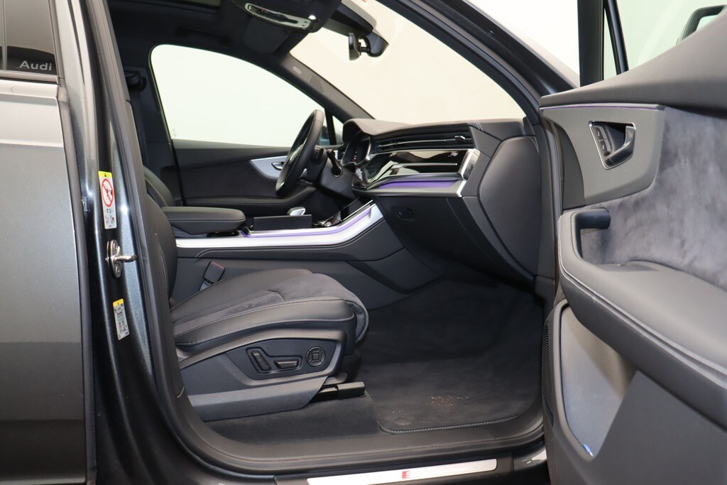 Image about Audi Q7 SUV TFSI e S line 55 TFSI e quattro tiptronic