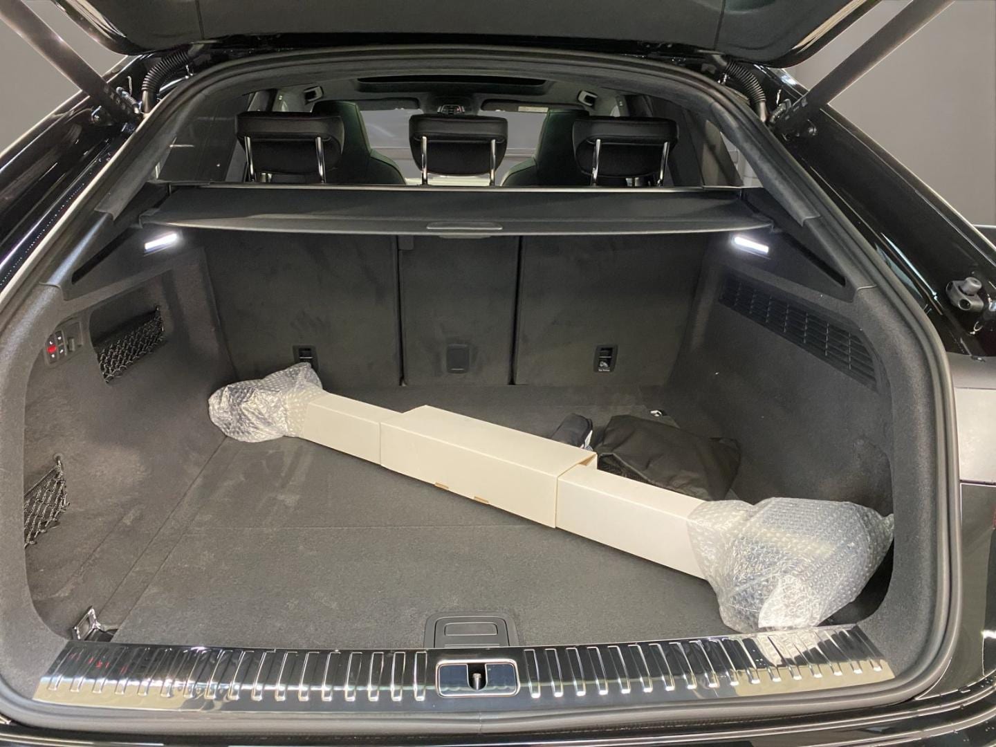 Bild über Audi RS Q8 SUV TFSI quattro 471 kW tiptronic - für weitere Informationen kontaktieren Sie den Audi Partner