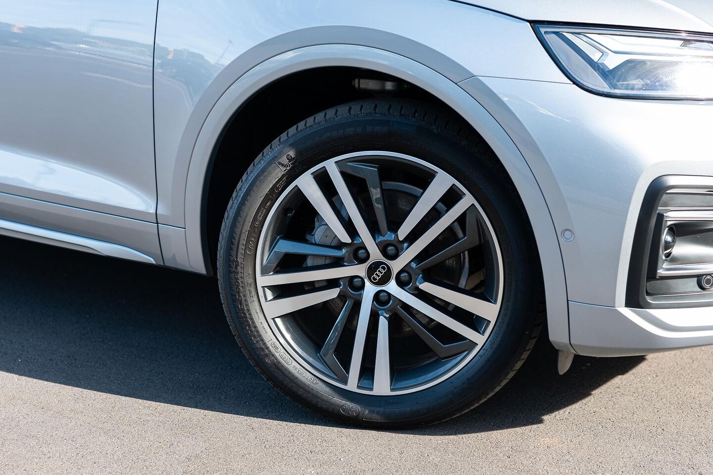 Image about Audi Q5 Sport 40 TDI quattro S tronic