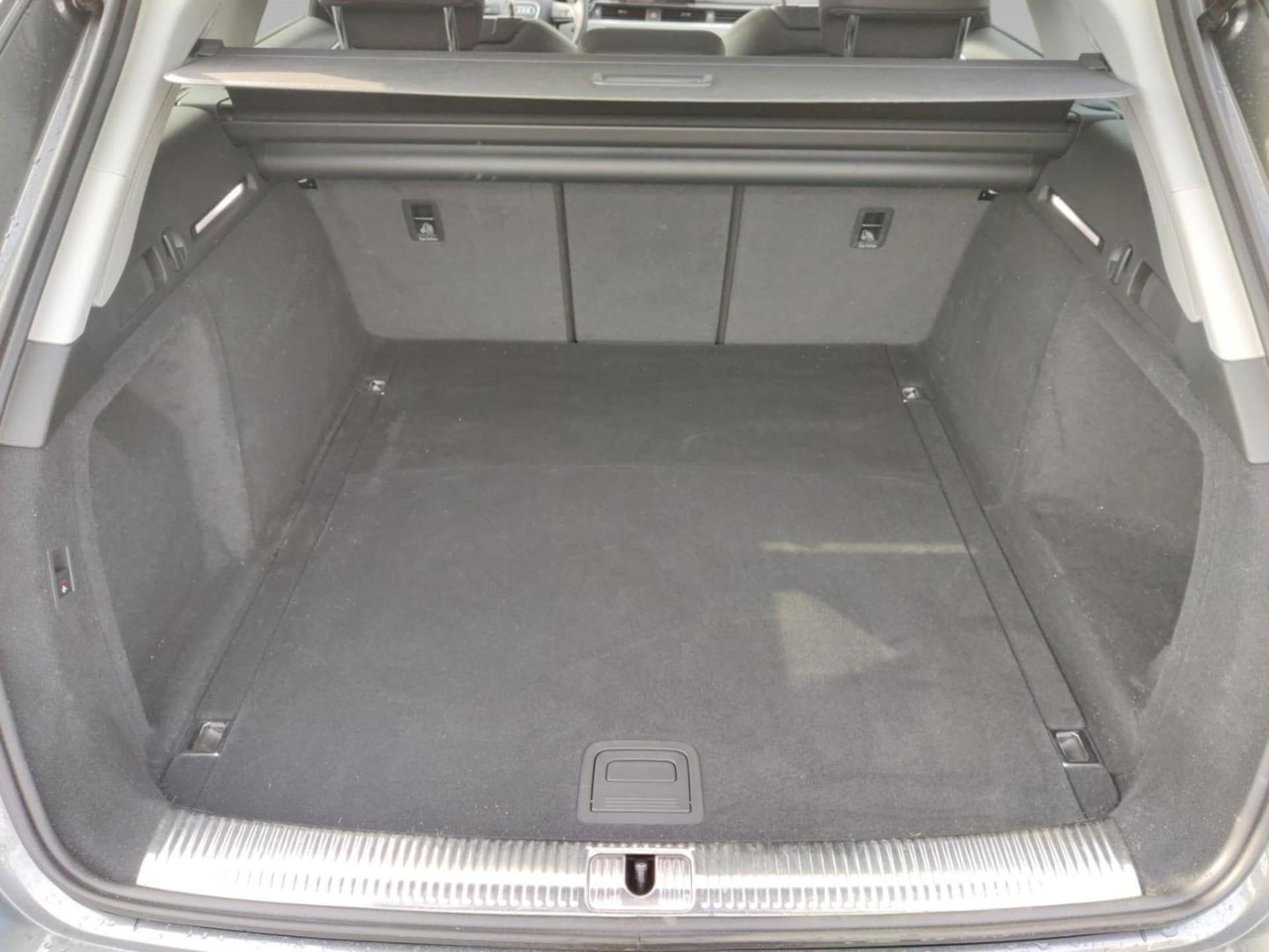 Audi A4 Avant S line