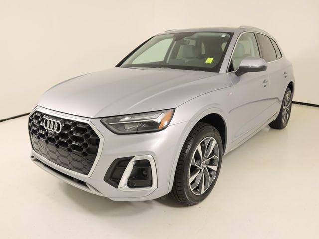 2022 Audi Q5 45 Premium Plus's photo