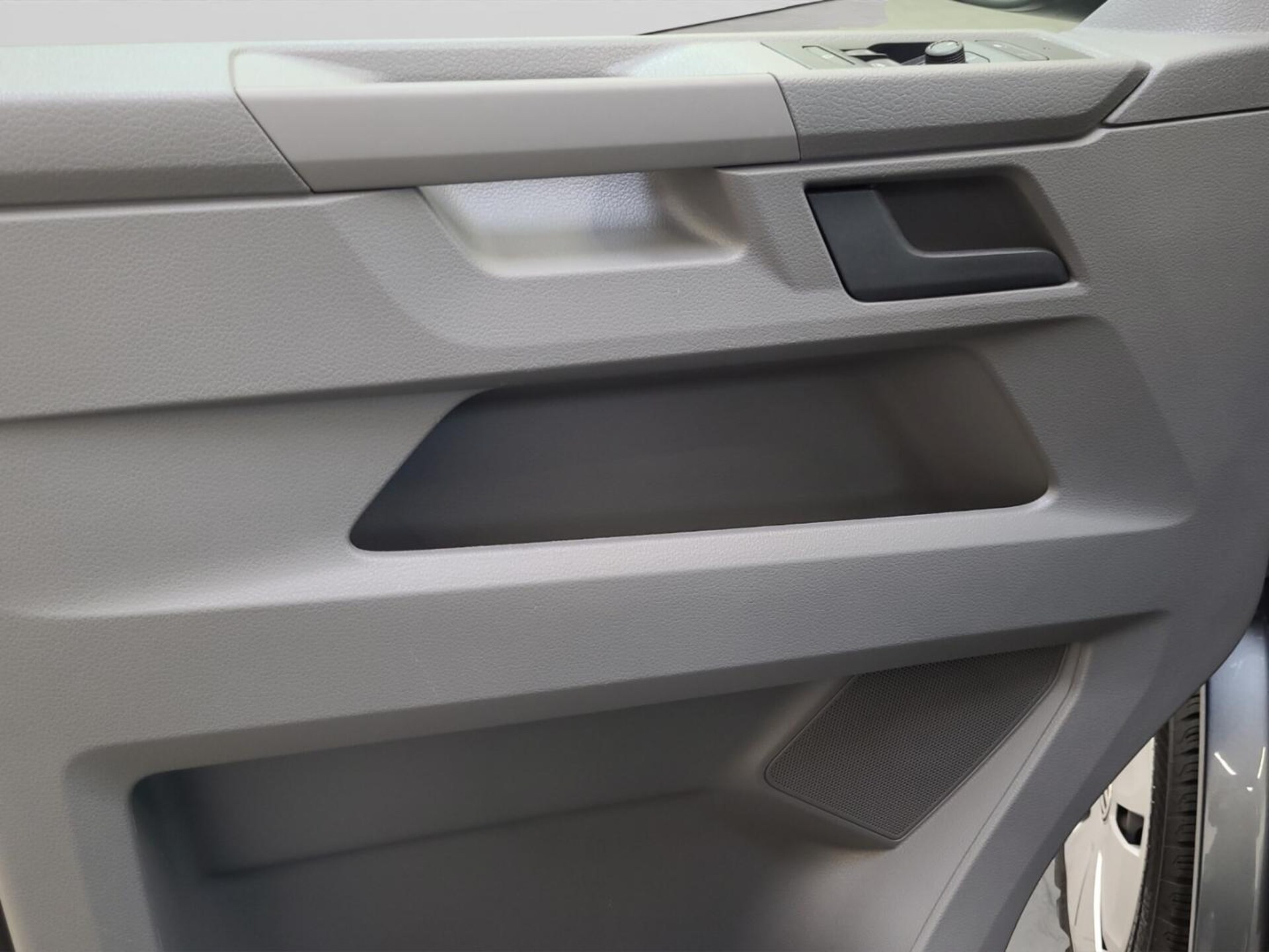 Volkswagen T6.1 Transporter Kombi langer Radstand