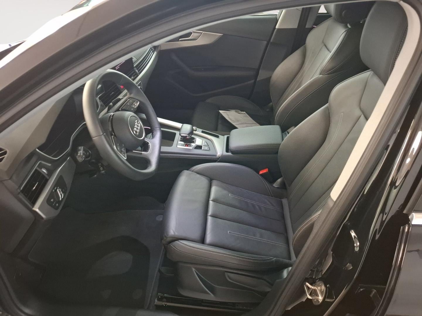 Bild über Audi A4 Avant advanced 40 TFSI S tronic - für weitere Informationen kontaktieren Sie den Audi Partner