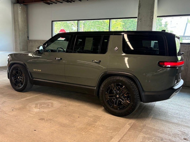 2023 Rivian R1S