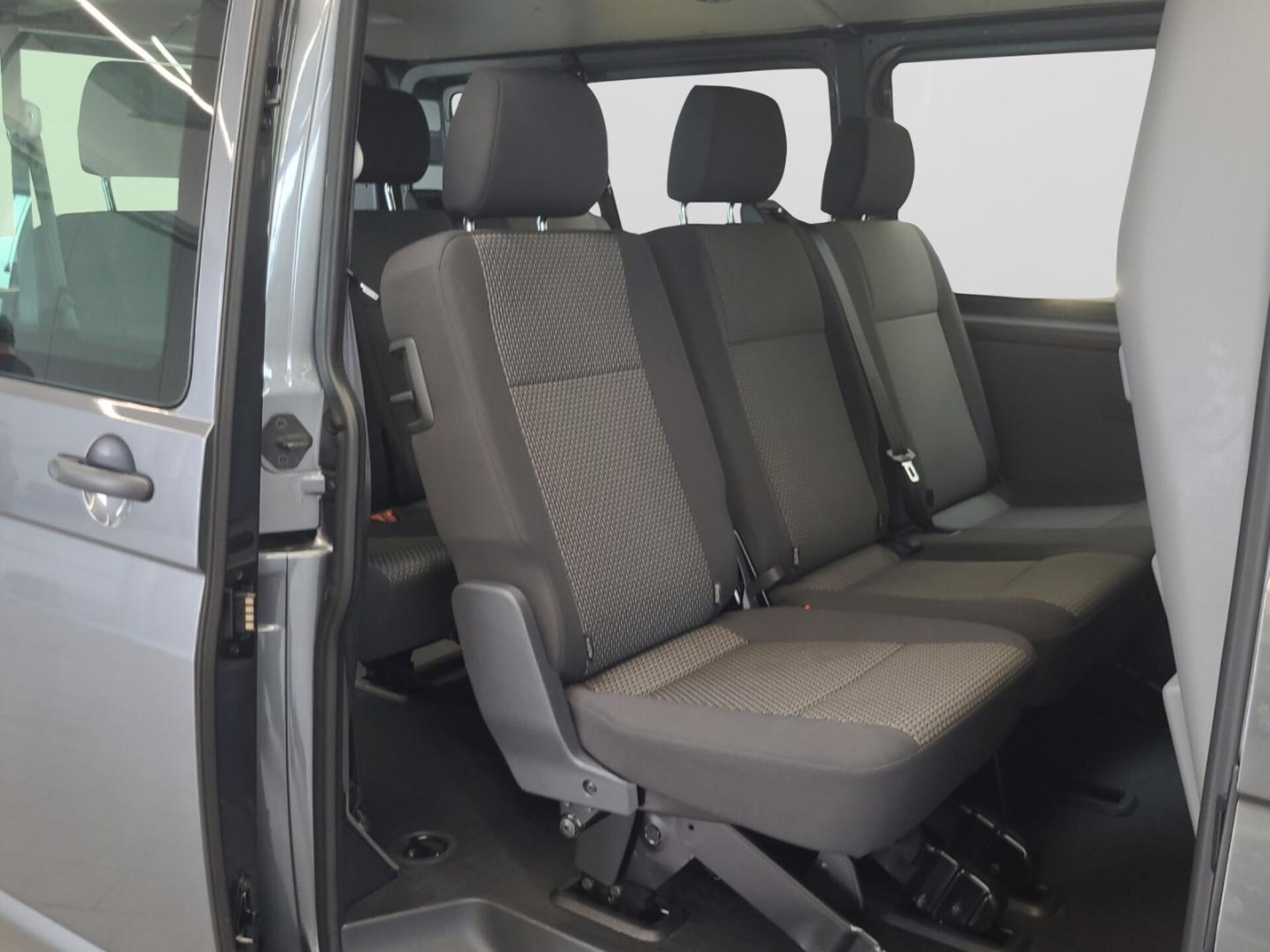 Volkswagen T6.1 Transporter Kombi langer Radstand