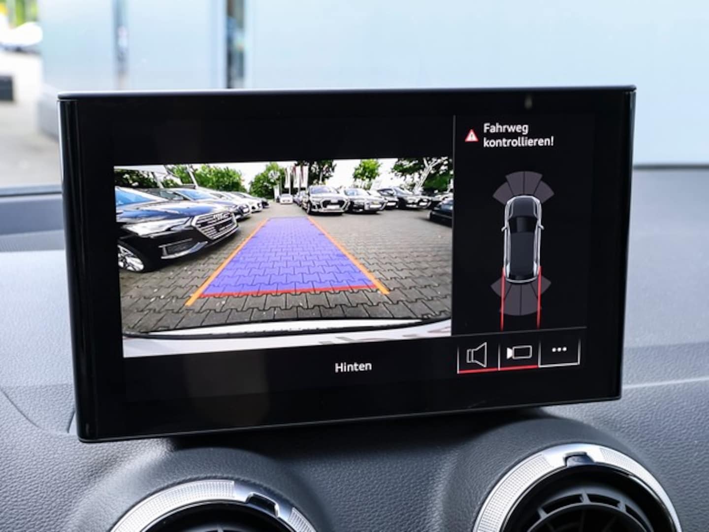 Bild über Audi Q2 S line 35 TFSI S tronic - für weitere Informationen kontaktieren Sie den Audi Partner