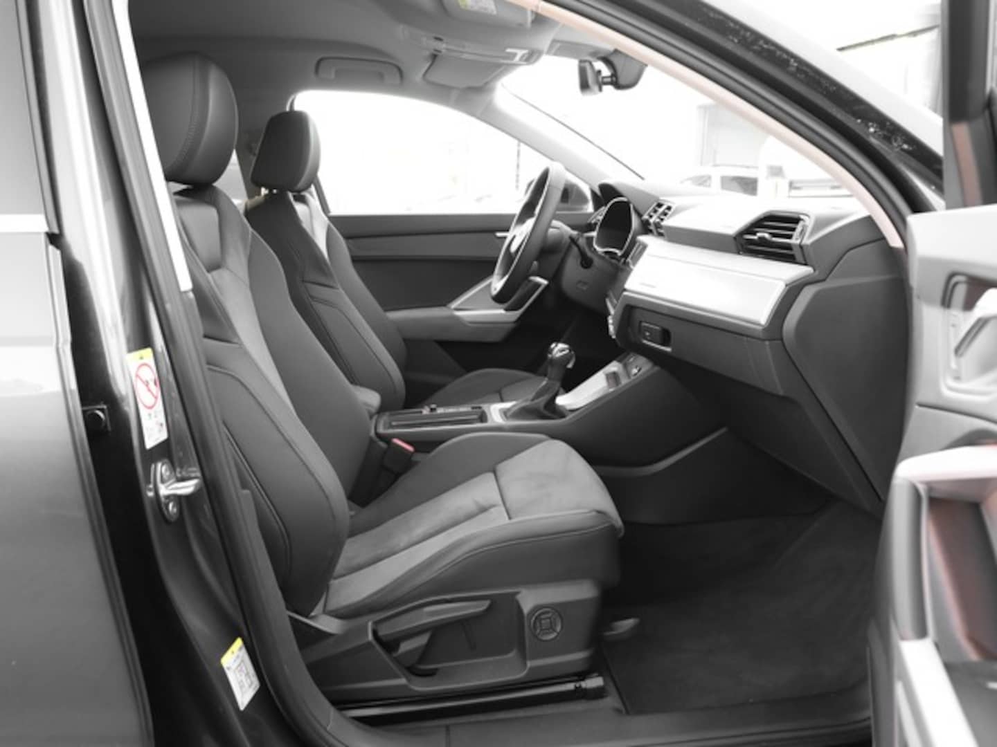 Bild über Audi Q3 TFSI quattro 180 kW S tronic - für weitere Informationen kontaktieren Sie den Audi Partner