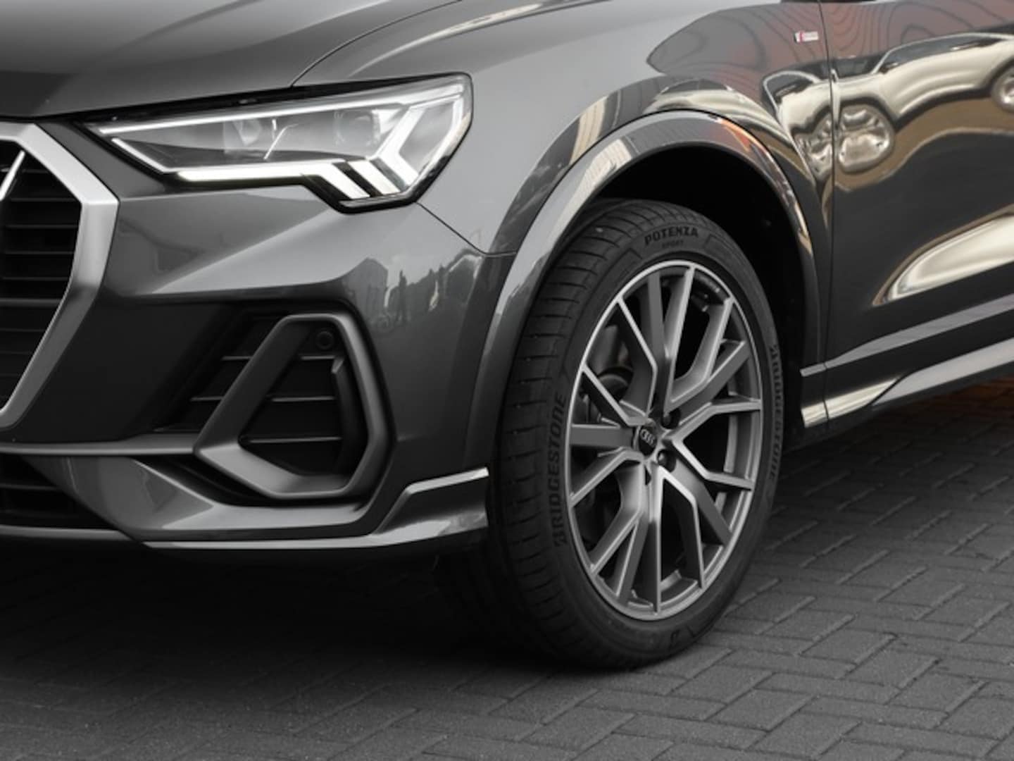 Bild über Audi Q3 TFSI quattro 180 kW S tronic - für weitere Informationen kontaktieren Sie den Audi Partner