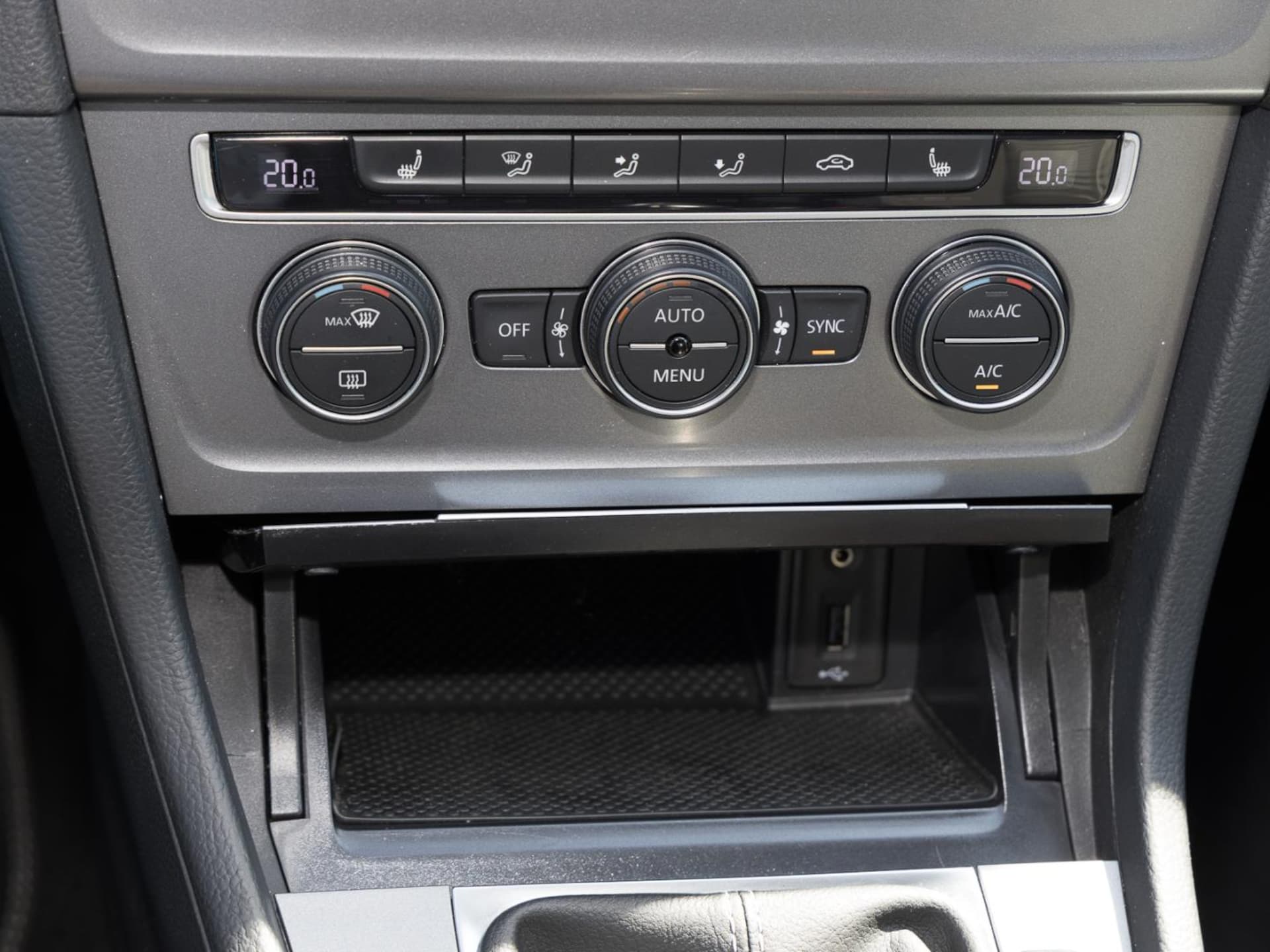 Volkswagen Golf LOUNGE