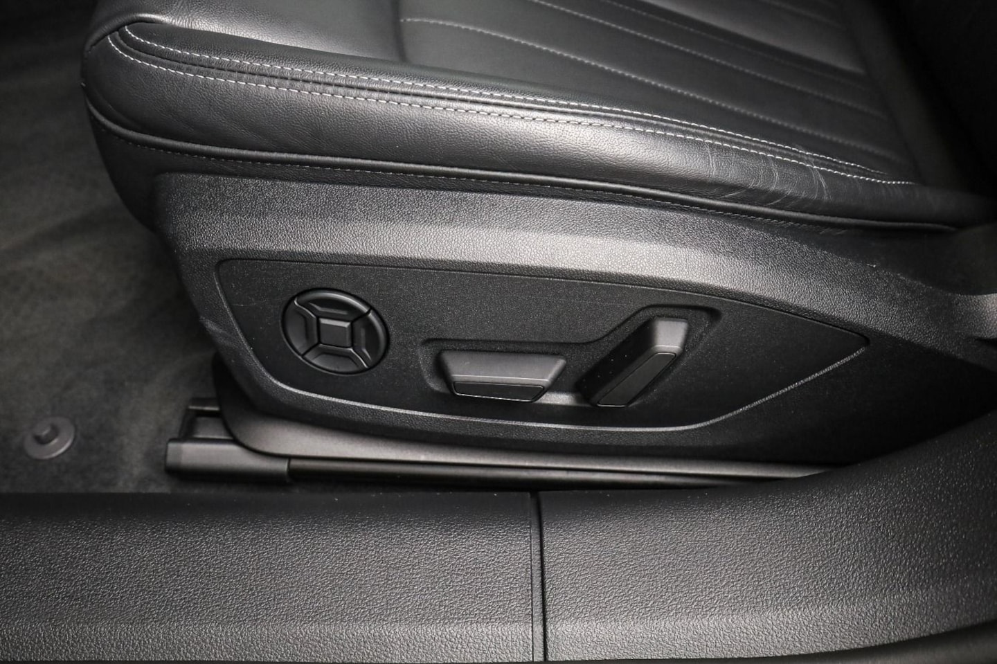 Bild über Audi A6 Avant TFSI e advanced 50 TFSI e quattro S tronic - für weitere Informationen kontaktieren Sie den Audi Partner