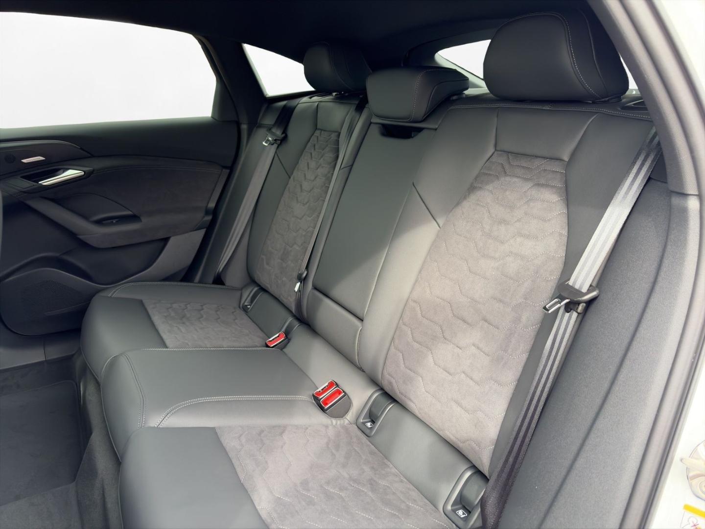 Bild über Audi A6 Sportback e-tron S line business e-tron quattro 315 kW - für weitere Informationen kontaktieren Sie den Audi Partner