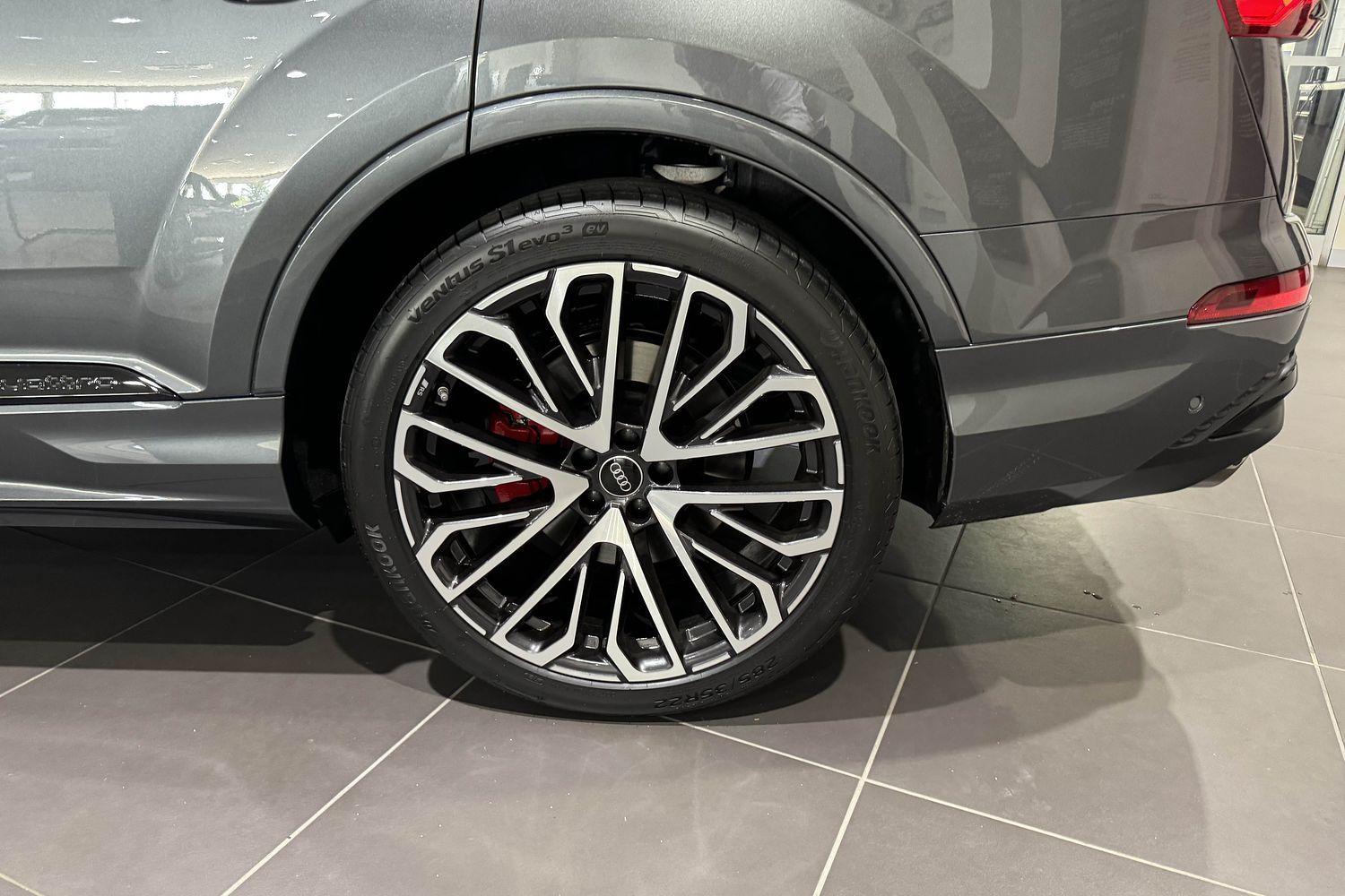 Image about Audi SQ7 SQ7 SUV TFSI 373 kW tiptronic