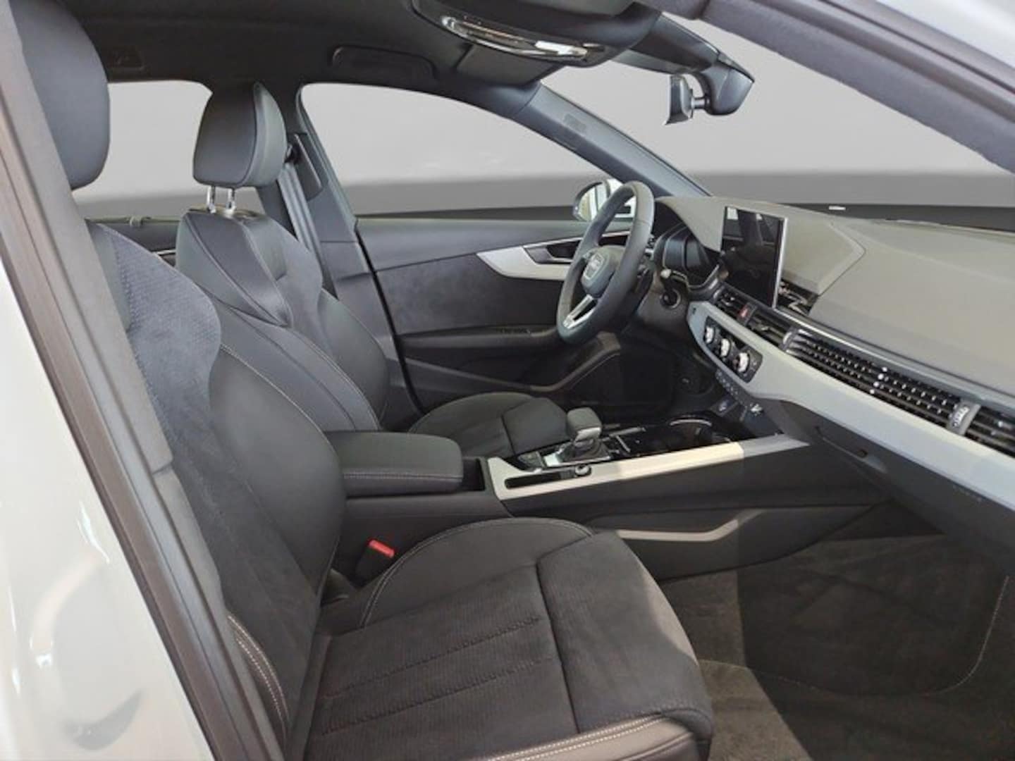 Bild über Audi A4 Avant S line 40 TFSI S tronic - für weitere Informationen kontaktieren Sie den Audi Partner