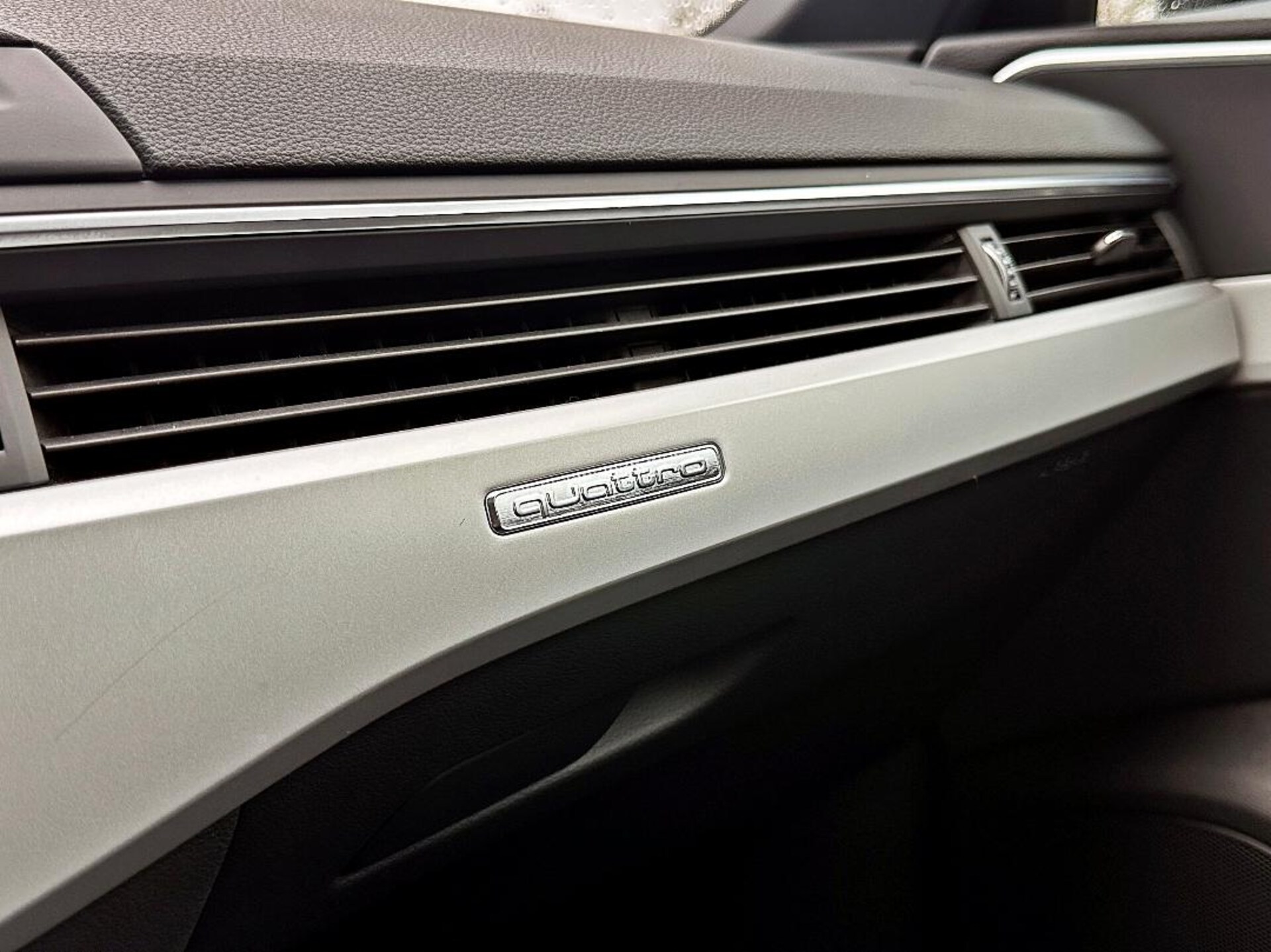 Audi A4 Avant S line