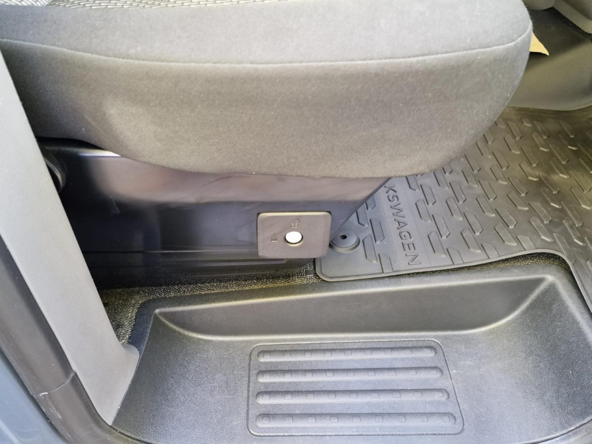 Volkswagen T6.1 Transporter Kombi langer Radstand