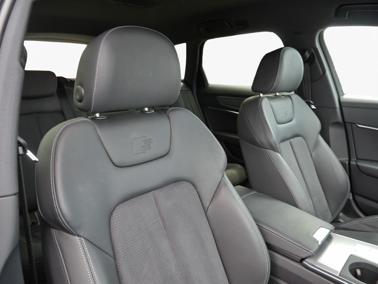 Bild über Audi A6 Avant TFSI e S line 55 TFSI e quattro S tronic - für weitere Informationen kontaktieren Sie den Audi Partner