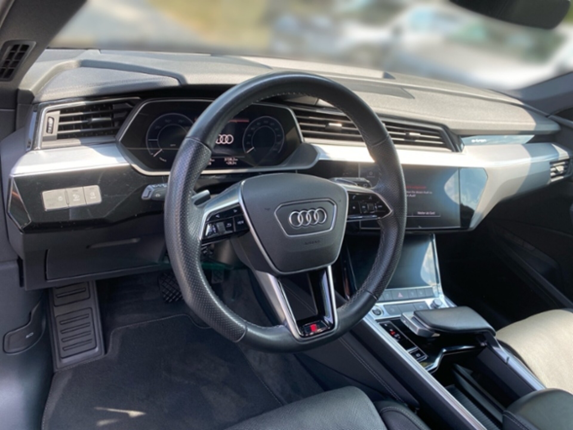 Audi e-tron S line
