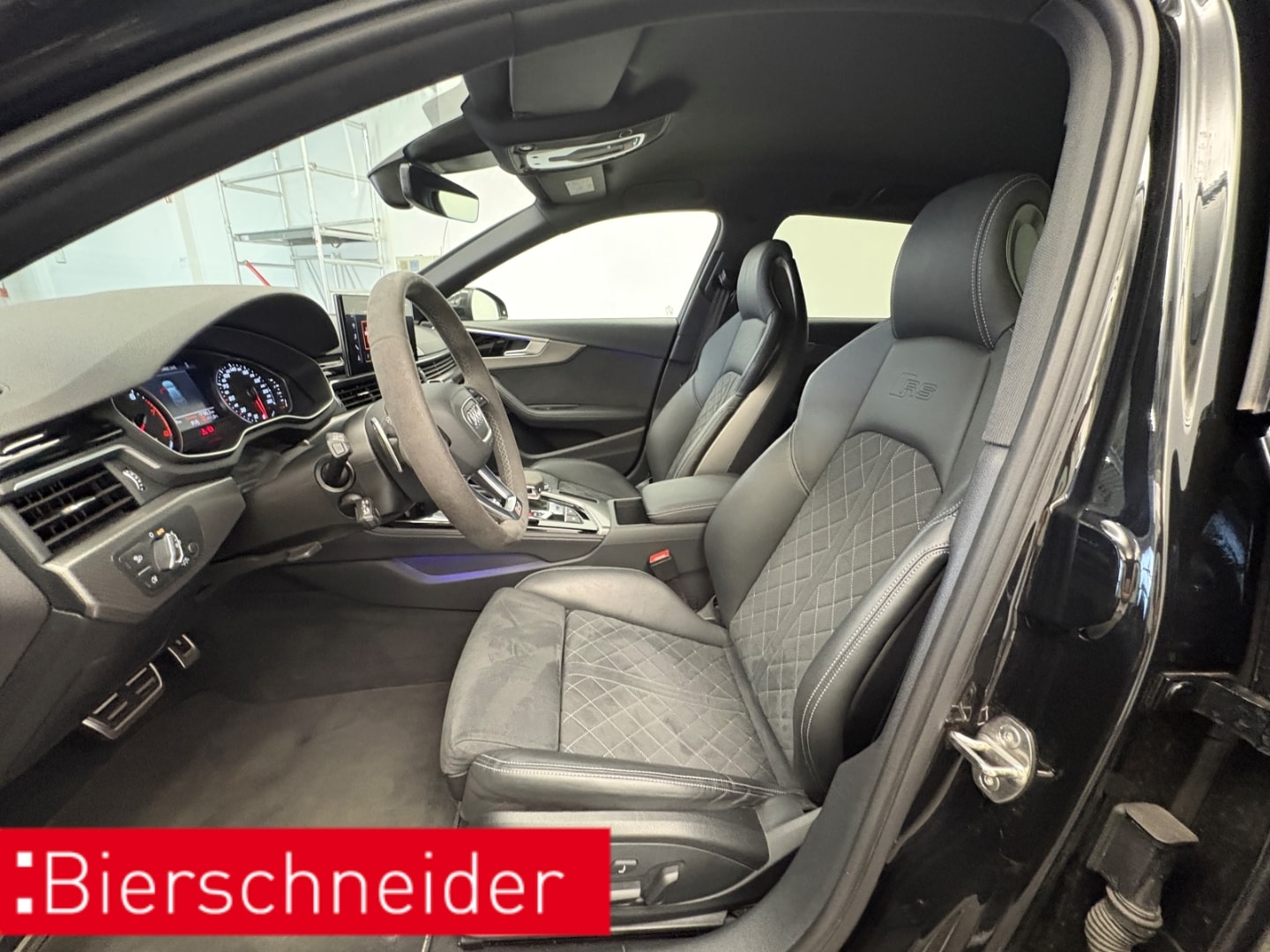 Bild über Audi RS 4 Avant TFSI quattro tiptronic - für weitere Informationen kontaktieren Sie den Audi Partner