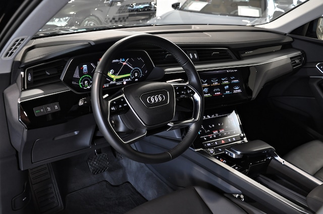 Zdjęcie Audi e-tron advanced 50 quattro 230,00 kW – Ujęcie: for more details contact your dealer
