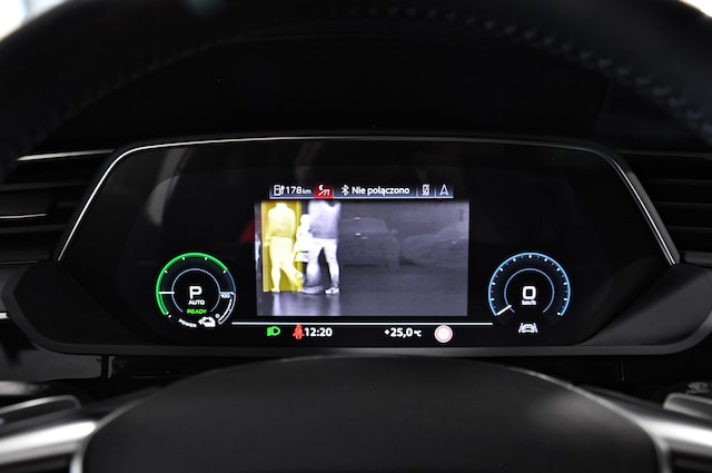 Zdjęcie Audi e-tron advanced 50 quattro 230,00 kW – Ujęcie: for more details contact your dealer