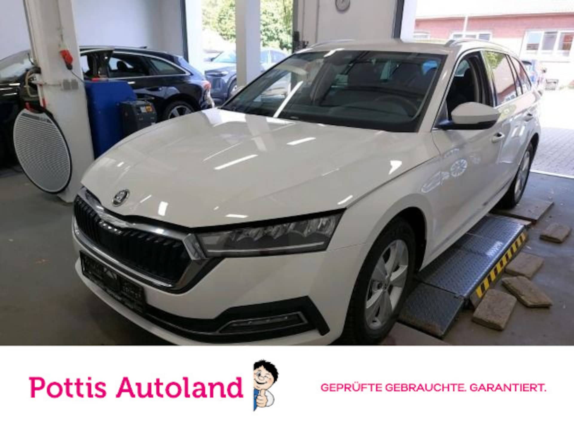 Skoda Octavia Combi — Skoda Octavia Combi Octavia Combi 2.0 TDI DSG STYLE NAVI PDC SITZHZG HuD
