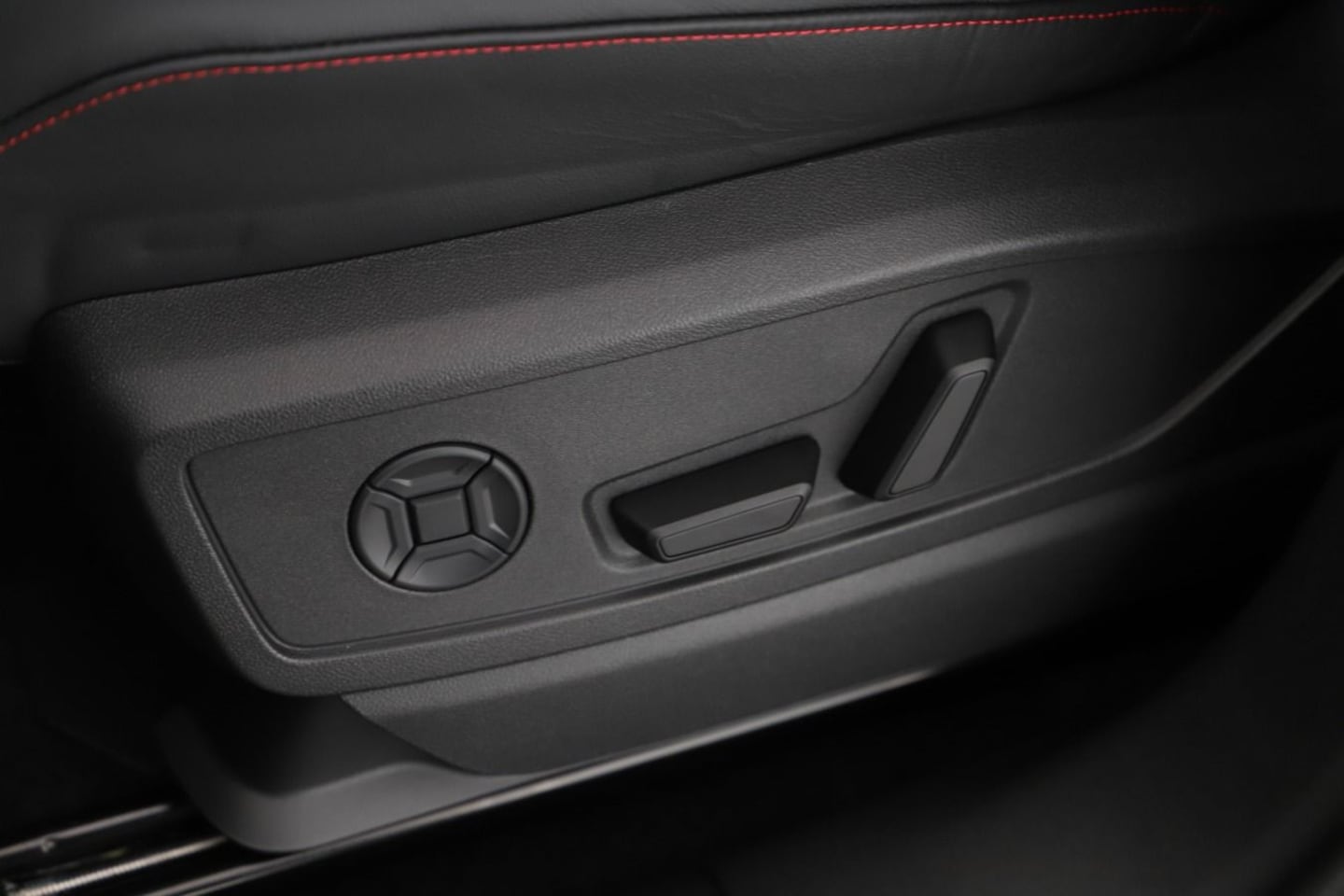 Bild über Audi Q5 SUV TDI quattro 150 kW S tronic - für weitere Informationen kontaktieren Sie den Audi Partner