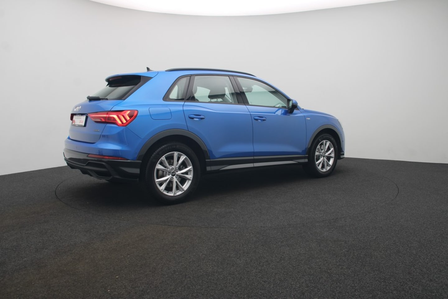 Bild über Audi Q3 S line 45 TFSI quattro S tronic - für weitere Informationen kontaktieren Sie den Audi Partner
