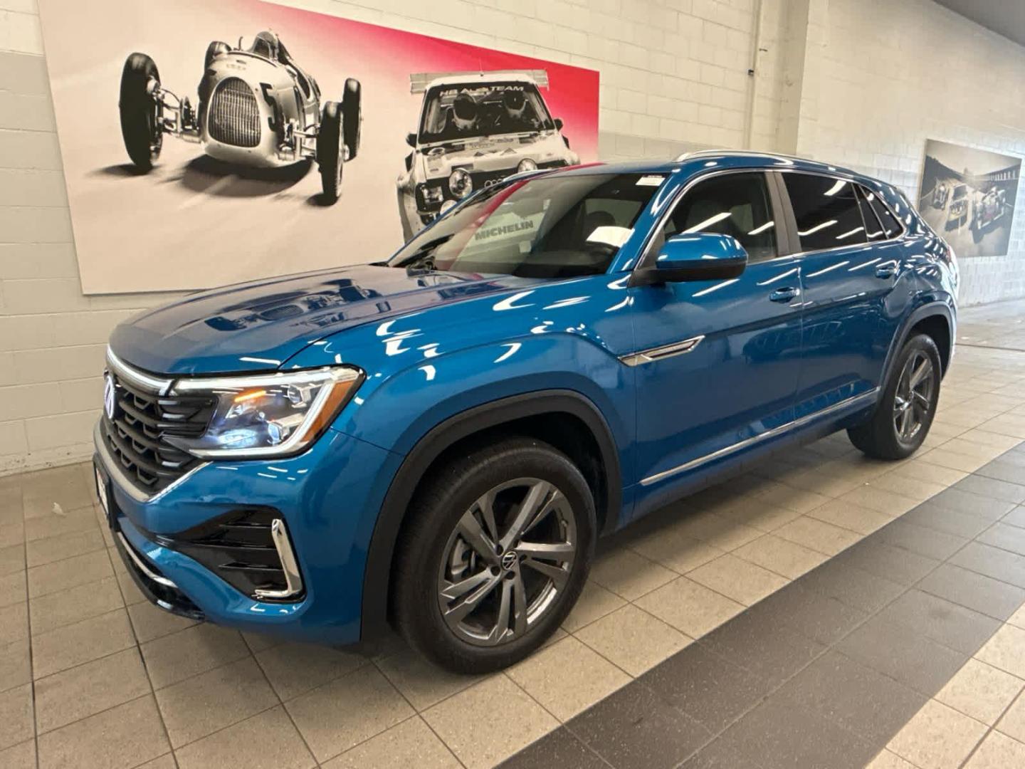 2024 Volkswagen Atlas Cross Sport 2.0T SEL R-Line 4MOTION's photo