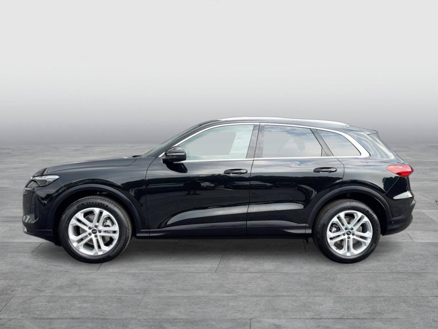 Bild über Audi Q5 SUV TFSI 150 kW S tronic - für weitere Informationen kontaktieren Sie den Audi Partner