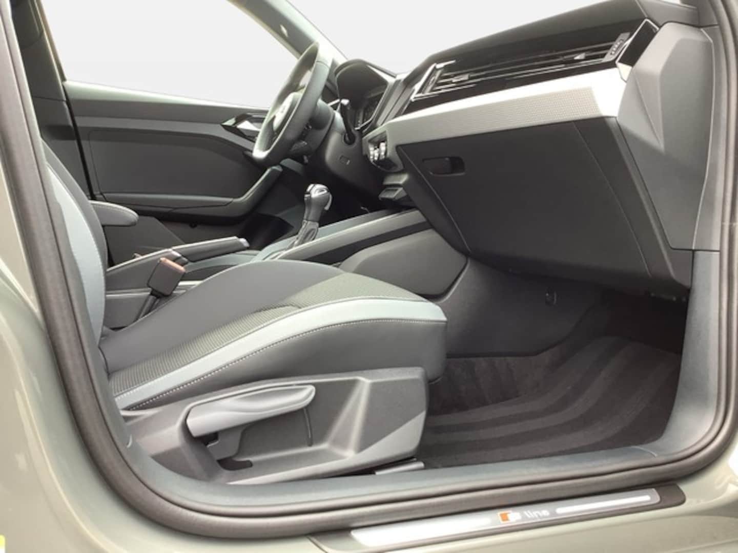 Bild über Audi A1 Sportback S line 40 TFSI S tronic - für weitere Informationen kontaktieren Sie den Audi Partner