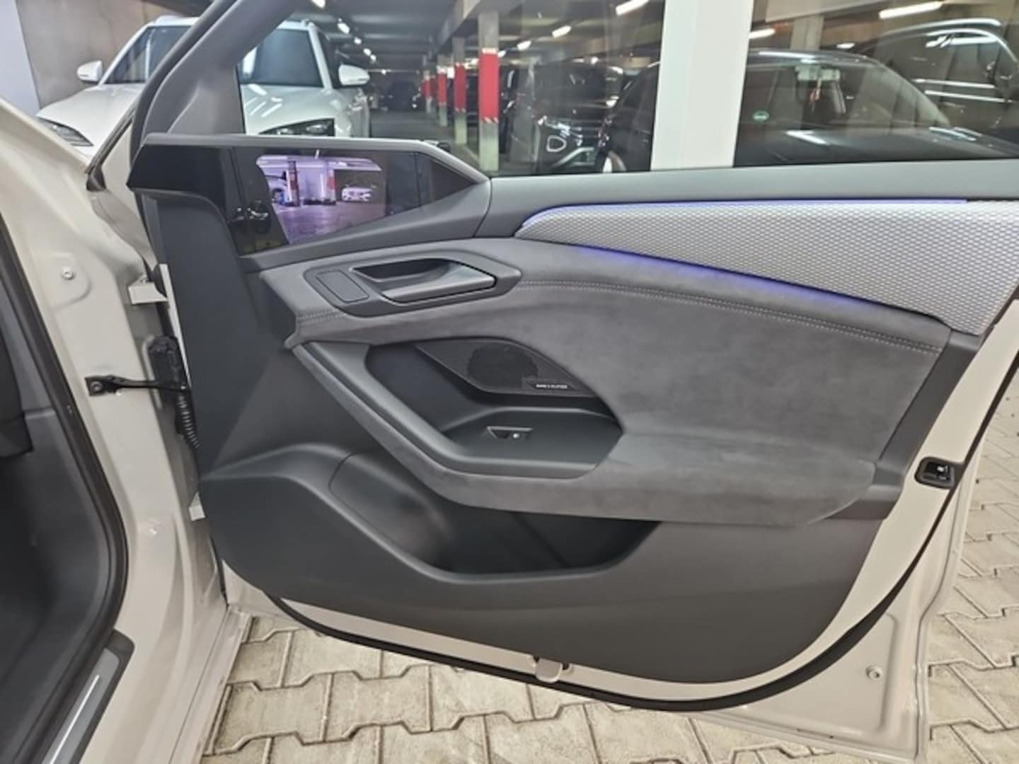 Bild über Audi A6 Avant e-tron e-tron - für weitere Informationen kontaktieren Sie den Audi Partner
