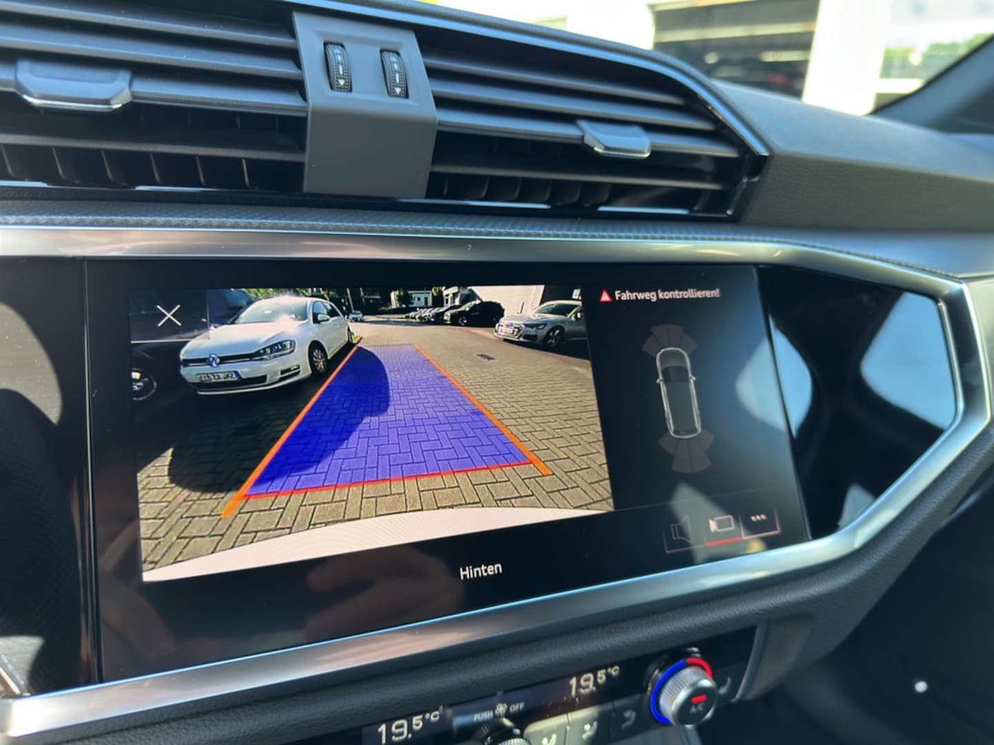 Bild über Audi Q3 S line 35 TFSI S tronic - für weitere Informationen kontaktieren Sie den Audi Partner
