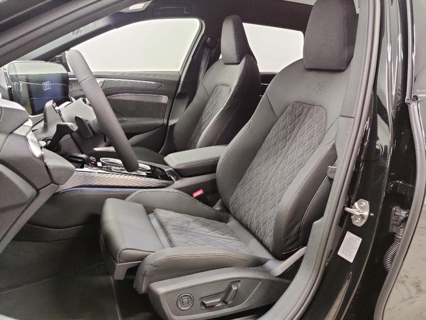 Bild über Audi A6 Avant e-hybrid e-hybrid quattro 270 kW S tronic - für weitere Informationen kontaktieren Sie den Audi Partner