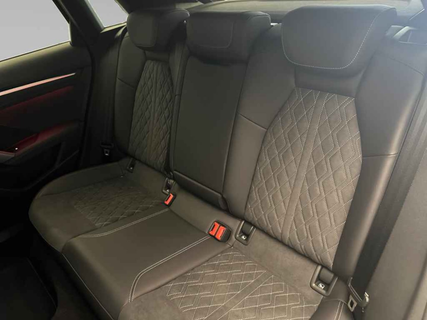 Bild über Audi A3 Sportback TFSI quattro S tronic - für weitere Informationen kontaktieren Sie den Audi Partner
