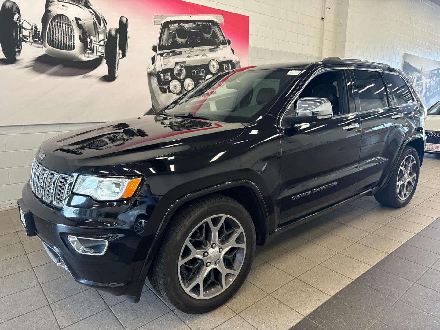 2019 Jeep Grand Cherokee Overland 4WD's photo