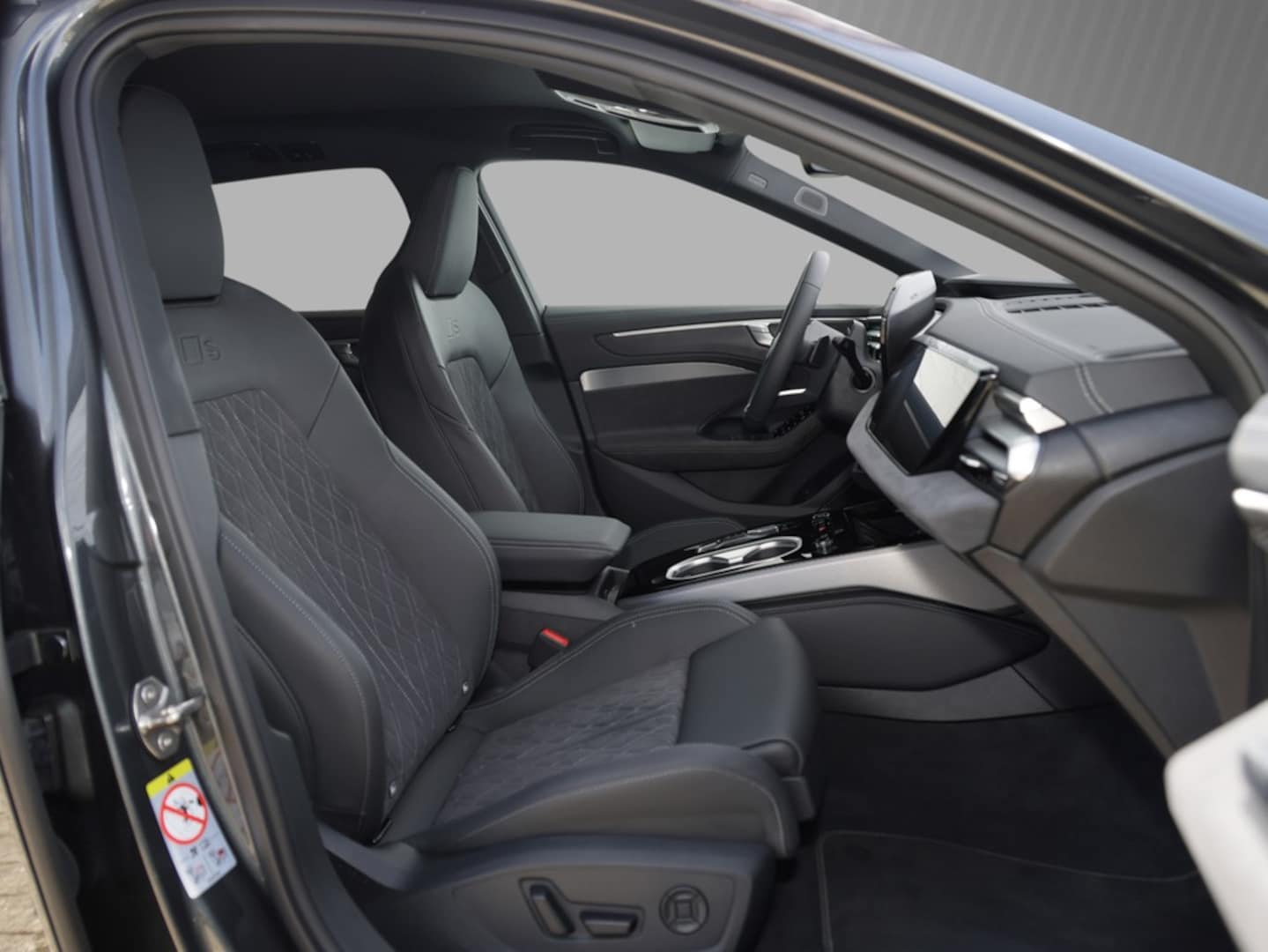 Bild über Audi A6 Avant e-hybrid e-hybrid quattro 270 kW S tronic - für weitere Informationen kontaktieren Sie den Audi Partner