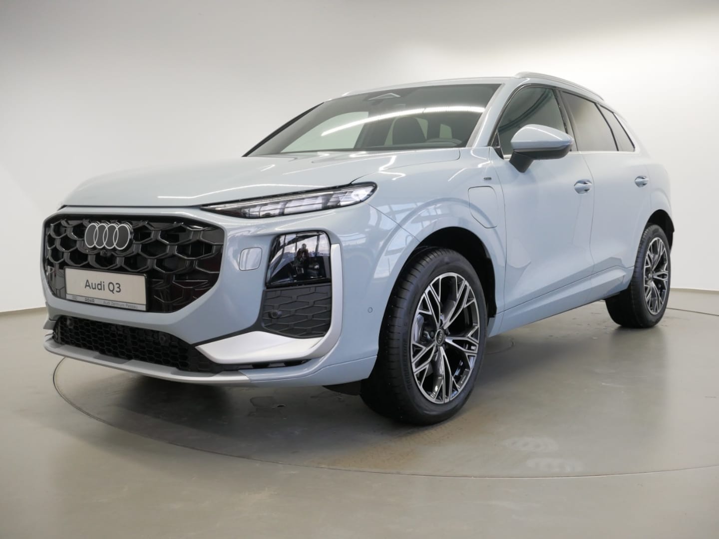 Bild über Audi Q3 SUV e-hybrid e-hybrid 200 kW S tronic - für weitere Informationen kontaktieren Sie den Audi Partner